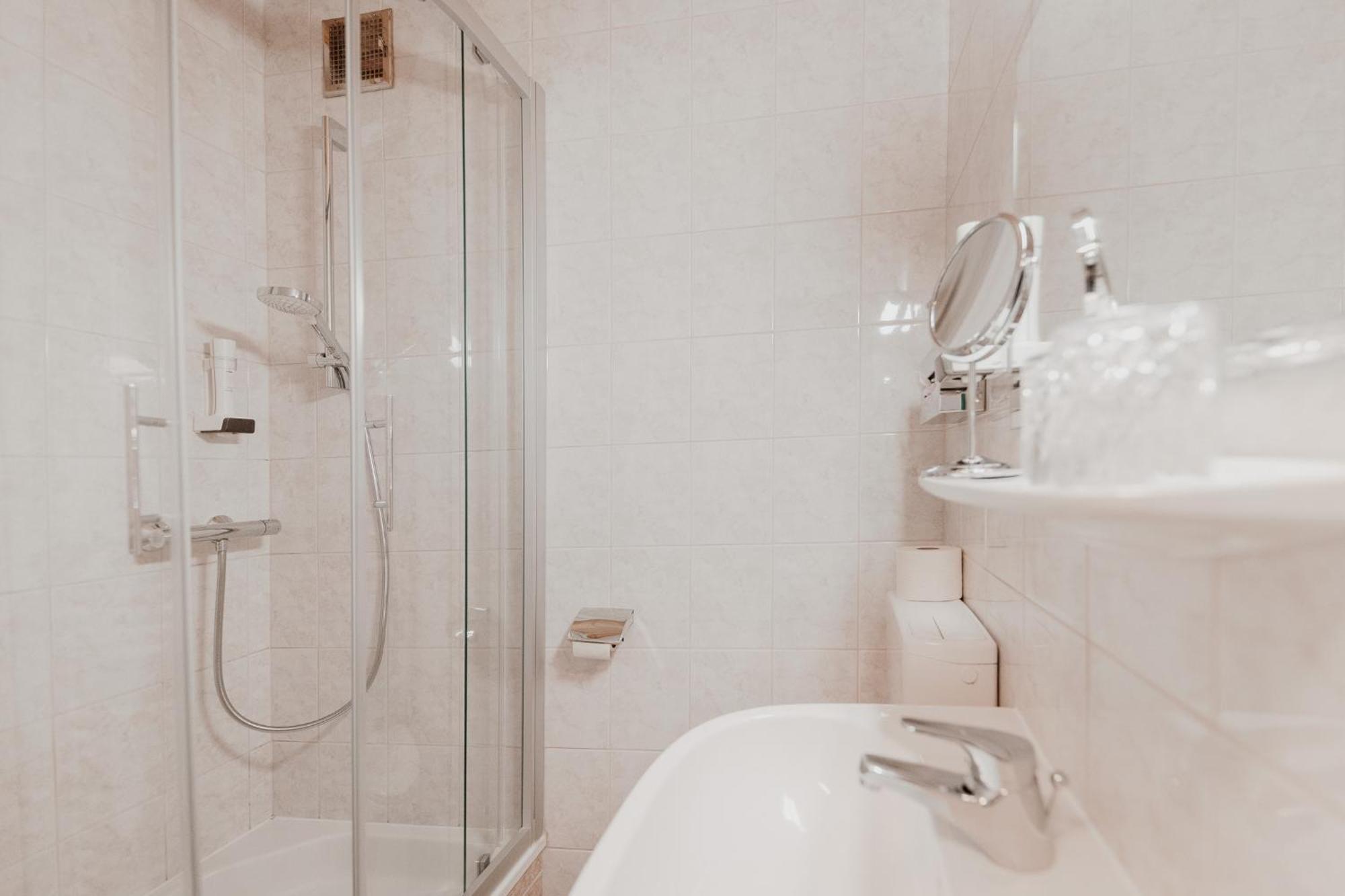 Der Loeffler Am Semmering Bed&Breakfast Ruang foto